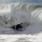 California, onde alte 10 metri: l'uragano Maria non ferma i surfisti17
