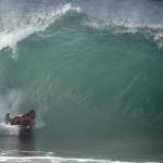 California, onde alte 10 metri: l'uragano Maria non ferma i surfisti08