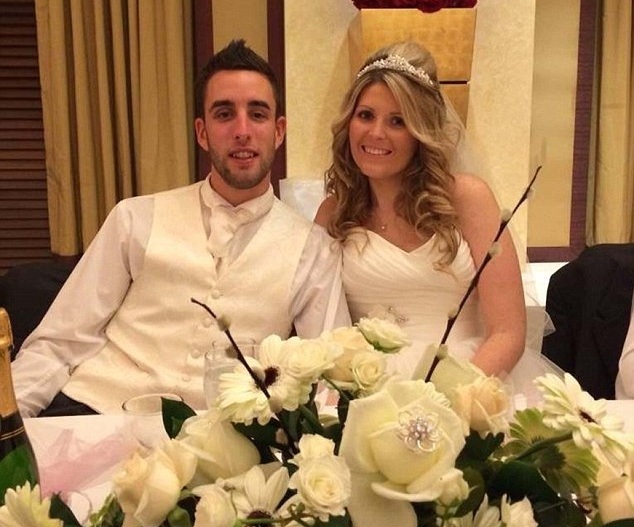 Troppo giovane per Pap-test: ragazza muore a 26 anni dopo 4 mesi dal matrimonio