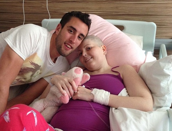 Troppo giovane per Pap-test: ragazza muore a 26 anni dopo 4 mesi dal matrimonio