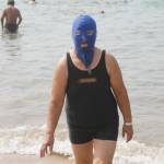 Face-kini, in spiaggia con la maschera10