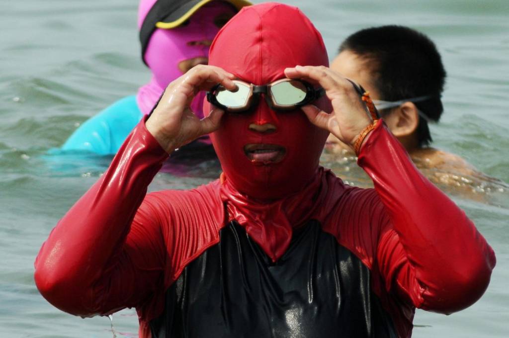 Facekini, in spiaggia con la maschera08 Ladyblitz
