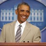 Barack Obama si presenta col vestito color talpa (foto): il web lo sfotte 05