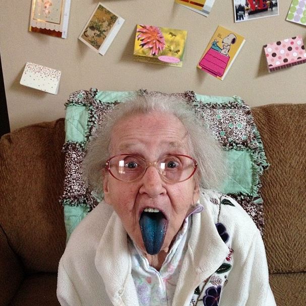 Morta GrandmaBetty, la "nonnina" di Instagram. Aveva più di 700mila follower