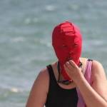 "Face bikini", il costume facciale per difendere il viso dal sole (foto)