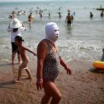 "Face bikini", il costume facciale per difendere il viso dal sole (foto)