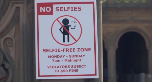 New York: si finge poliziotta e vieta alle persone di farsi selfie (video
