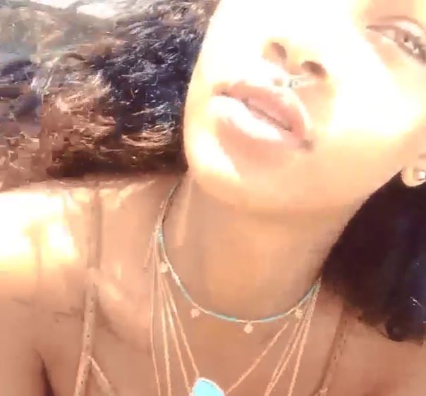 Rihanna: balletto sexy in bikini a tempo di musica (video)