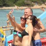 Gigi D'Alessio in spiaggia a Porto Rotondo senza Anna Tatangelo (foto)