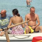 Gigi D'Alessio in spiaggia a Porto Rotondo senza Anna Tatangelo (foto)