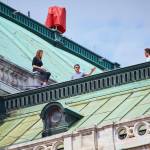 Tom Cruise sul tetto dell'Opera di Vienna01