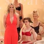Britney Spears presenta la sua linea di lingerie9