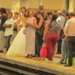 Roma: sposa va all'altare in metro (FOTO)