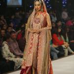 La settimana della moda approda in Pakistan (FOTO)