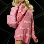MFW: Moschino celebra la donna Barbie (FOTO e VIDEO)