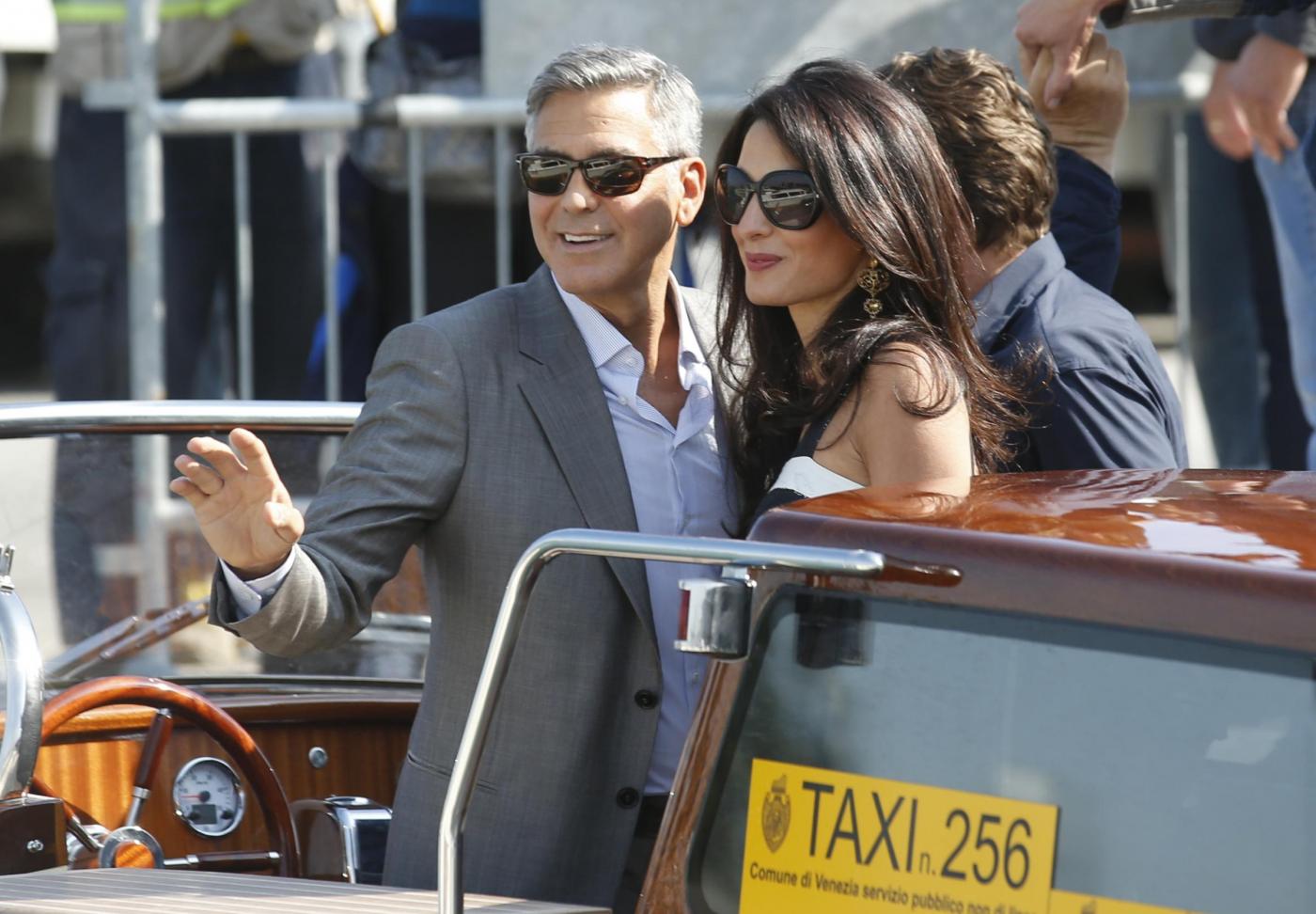 George Clooney e Amal Alamuddin: i promessi sposi sbarcati a Venezia (FOTO)