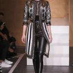PFW: Givenchy, Riccardo Tisci punta sullo stile fetish e total dark (FOTO)
