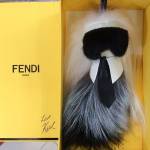 Karlito Fendi: il mini Karl Lagerfeld di peluche da 1200 euro (FOTO)