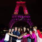 Parigi, Torre Eiffel illuminata di rosa per la lotta contro cancro al seno04