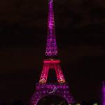 Parigi, Torre Eiffel illuminata di rosa per la lotta contro cancro al seno05
