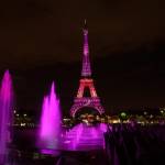 Parigi, Torre Eiffel illuminata di rosa per la lotta contro cancro al seno06