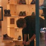 Fiorello e Marco Baldini, shopping di scarpe insieme a via Montenapoleone11