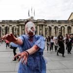 Zombie Wolk: 3500 persone in strada travestite da morti viventi 12