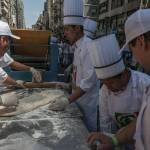 Buenos Aires, la pizza lunga 50 metri venduta per beneficenza03