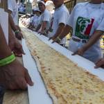 Buenos Aires, la pizza lunga 50 metri venduta per beneficenza10