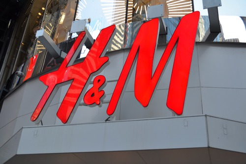 Anniken, blogger che distrugge H&M: benvenuti nella fabbrica dell'inferno