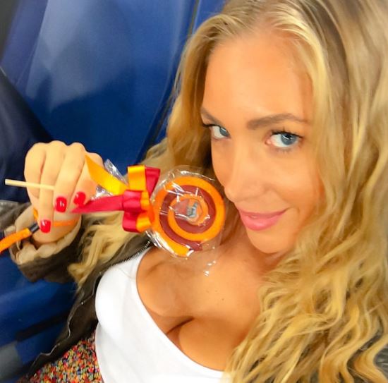 Laura Cremaschi "sfida" Ilary Blasi? Su Instagram auguri hot a Totti (FOTO)