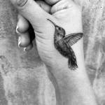 Zelda Williams: tattoo sulla mano destra in memoria del madre Robin (FOTO)