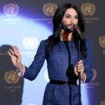 Conchita Wurst, la drag queen con la barba canta davanti a Ban Ki-Moon04