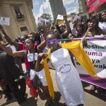 Kenya, donne in strada per il diritto di indossare la minigonna FOTO02