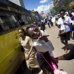 Kenya, donne in strada per il diritto di indossare la minigonna FOTO05