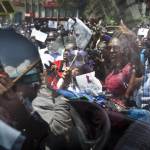 Kenya, donne in strada per il diritto di indossare la minigonna FOTO07