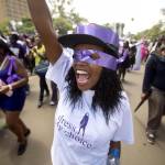 Kenya, donne in strada per il diritto di indossare la minigonna FOTO08