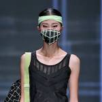 Cina, la sfilata di moda con le mascherine anti-smog06