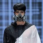 Cina, la sfilata di moda con le mascherine anti-smog05