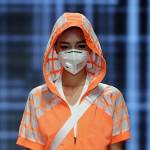 Cina, la sfilata di moda con le mascherine anti-smog04