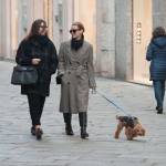 Elena Barolo, l'ex velina di Striscia fa shopping con amica e barboncino01
