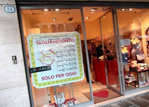 Padova, "Più seno hai, meno paghi il reggiseno": trovata del negozio intimo