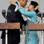Obama incontra Aung San Suu Kyi. La leader birmana appare invecchiata e stanca03