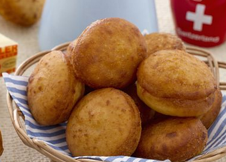 Finger food: krapfen salati con patate e Emmentaler