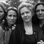Quattro sorelle, stessa posa per 40 anni: scatti finiscono al MoMa di New York 12