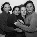 Quattro sorelle, stessa posa per 40 anni: scatti finiscono al MoMa di New York 13