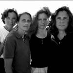 Quattro sorelle, stessa posa per 40 anni: scatti finiscono al MoMa di New York 14
