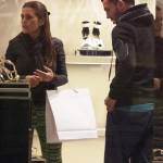 Carlos Tevez, shopping a via Montenapoleone con la moglie Vanesa10
