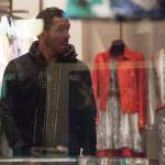 Carlos Tevez, shopping a via Montenapoleone con la moglie Vanesa08