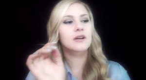 "Orgasmo" grazie al suono della voce: Maria star di YouTube VIDEO